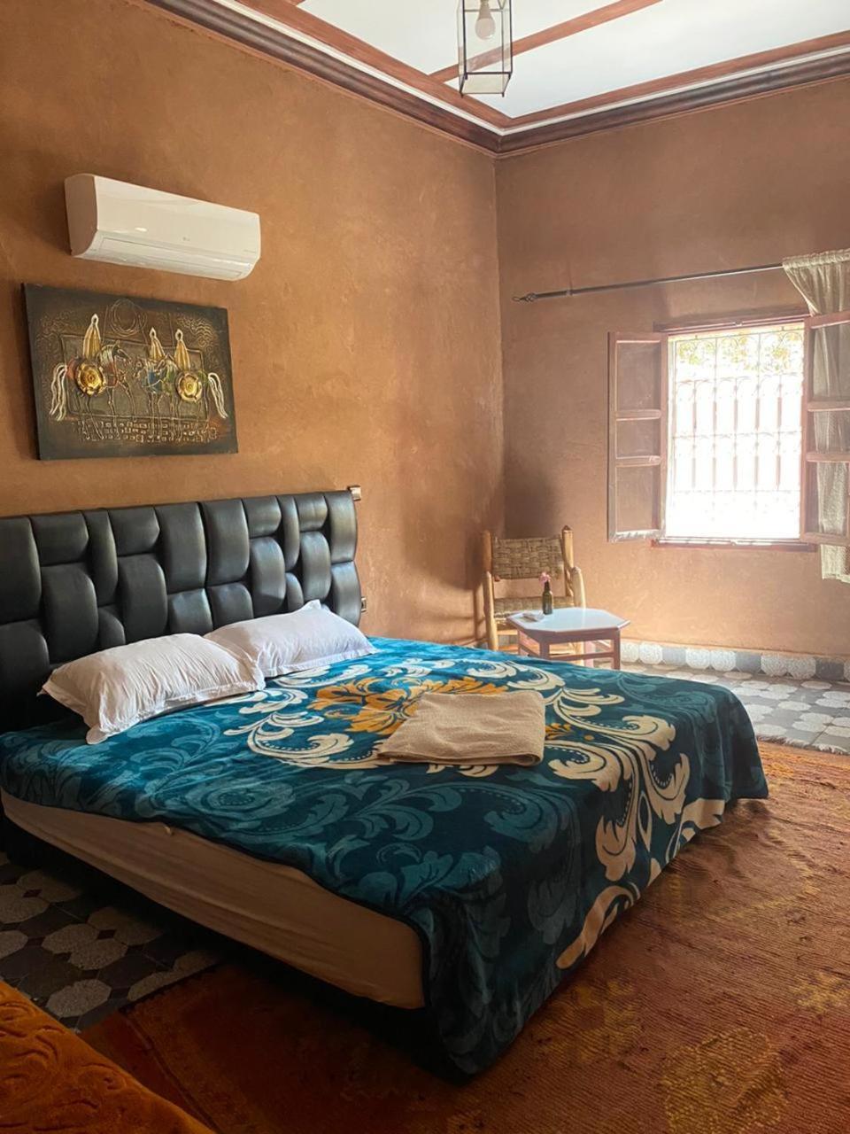 Riad Malak Ouirgane Phòng bức ảnh